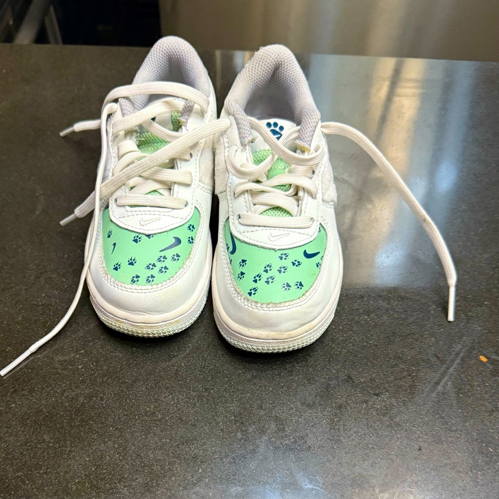 NIKE Air Force 1 kids size 10C